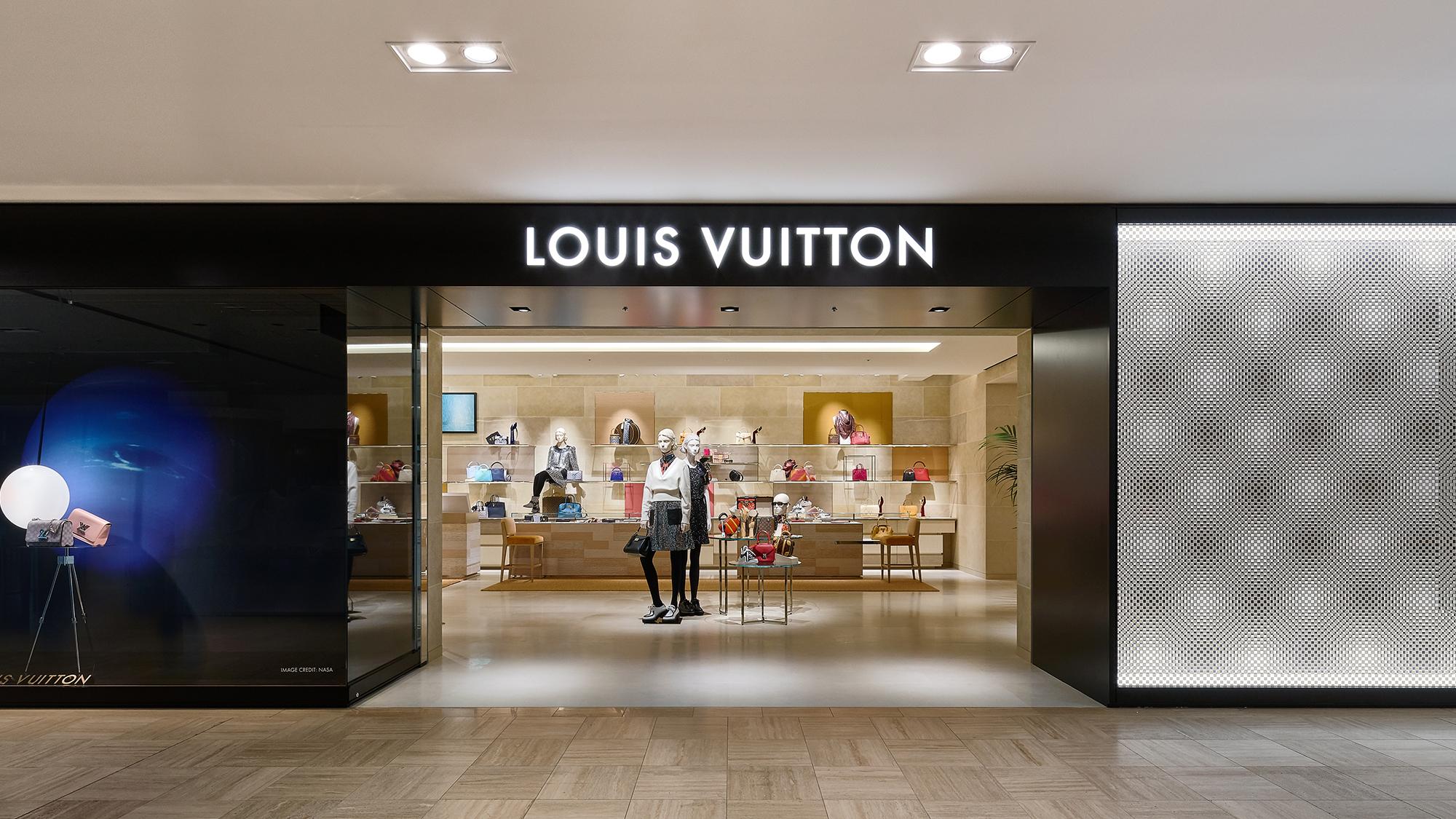 ルイ・ヴィトン 大阪髙島屋店 Store in 大阪市, 日本 | LOUIS VUITTON