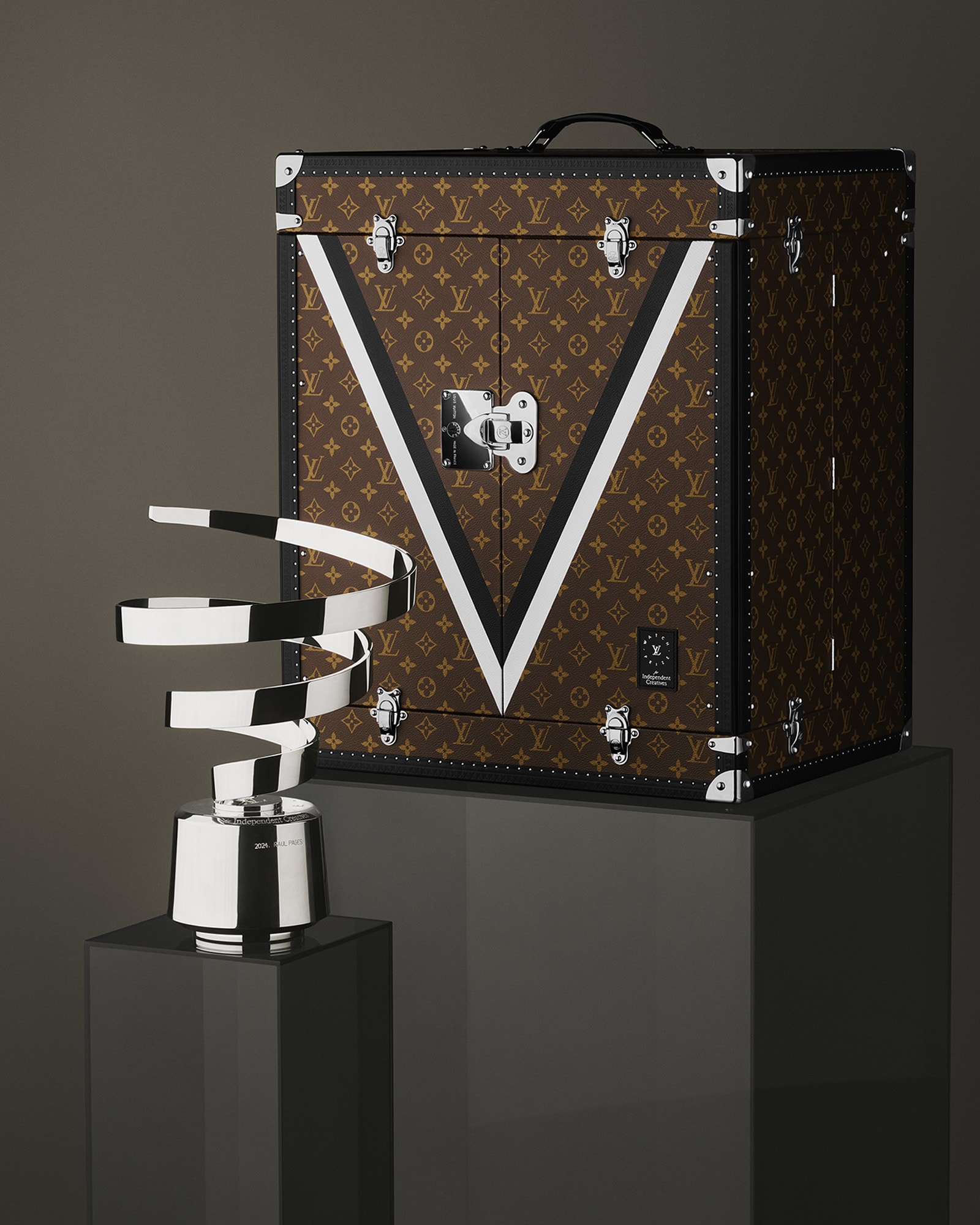 Louis Vuitton: 100 Legendary Trunks - Library and Stationery