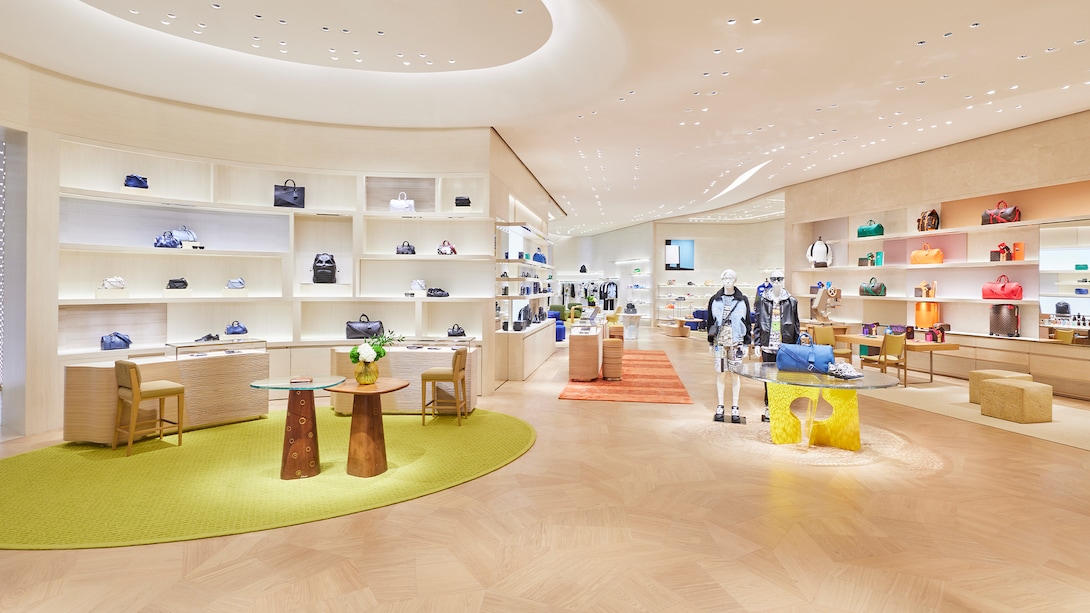 Louis Vuitton Dubai Mall Fashion Avenue Store in Dubai, United Arab ...