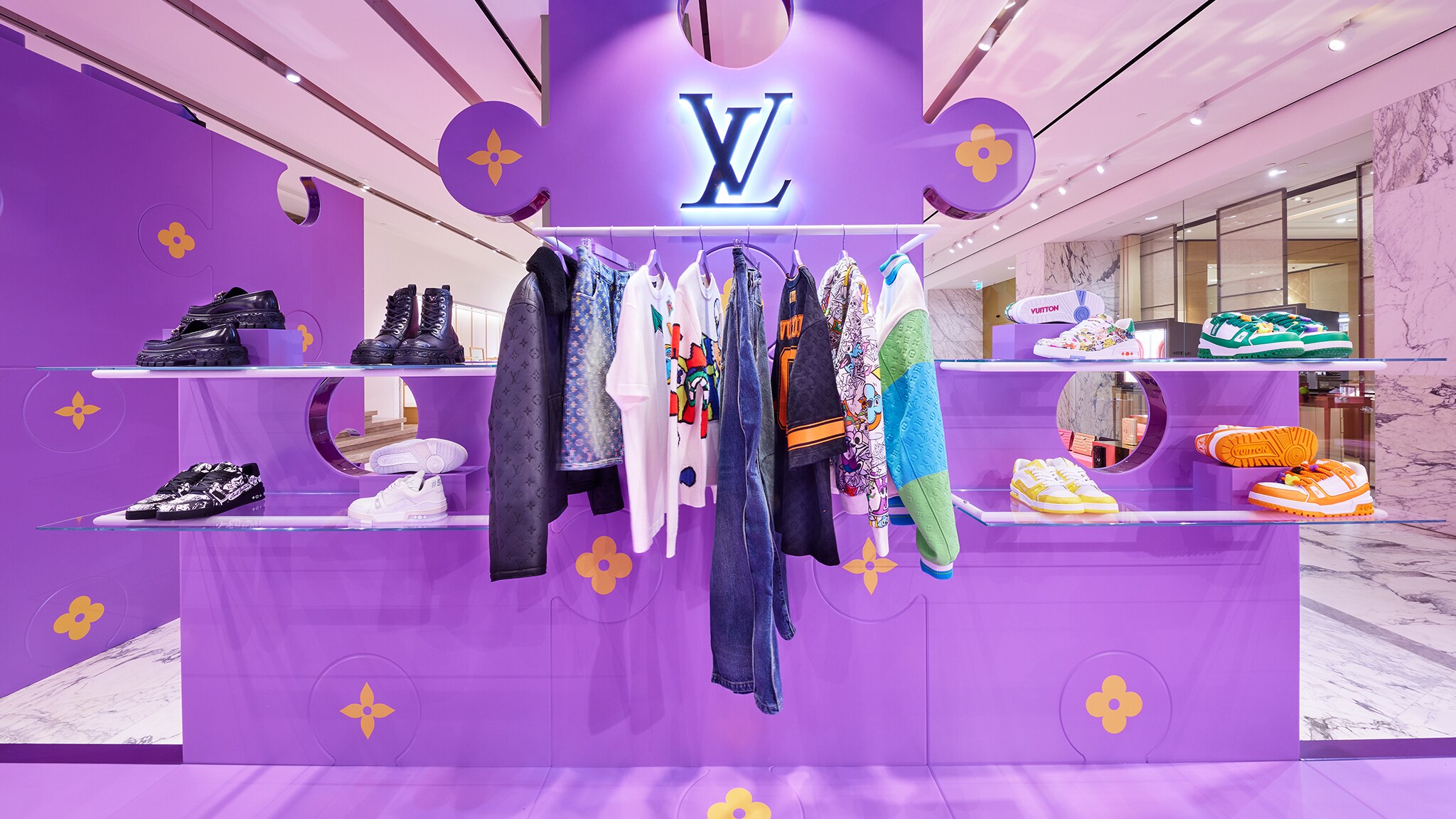 Louis Vuitton Amsterdam 2 Bijenkorf Pop-Up Store in Amsterdam, Netherlands  | LOUIS VUITTON