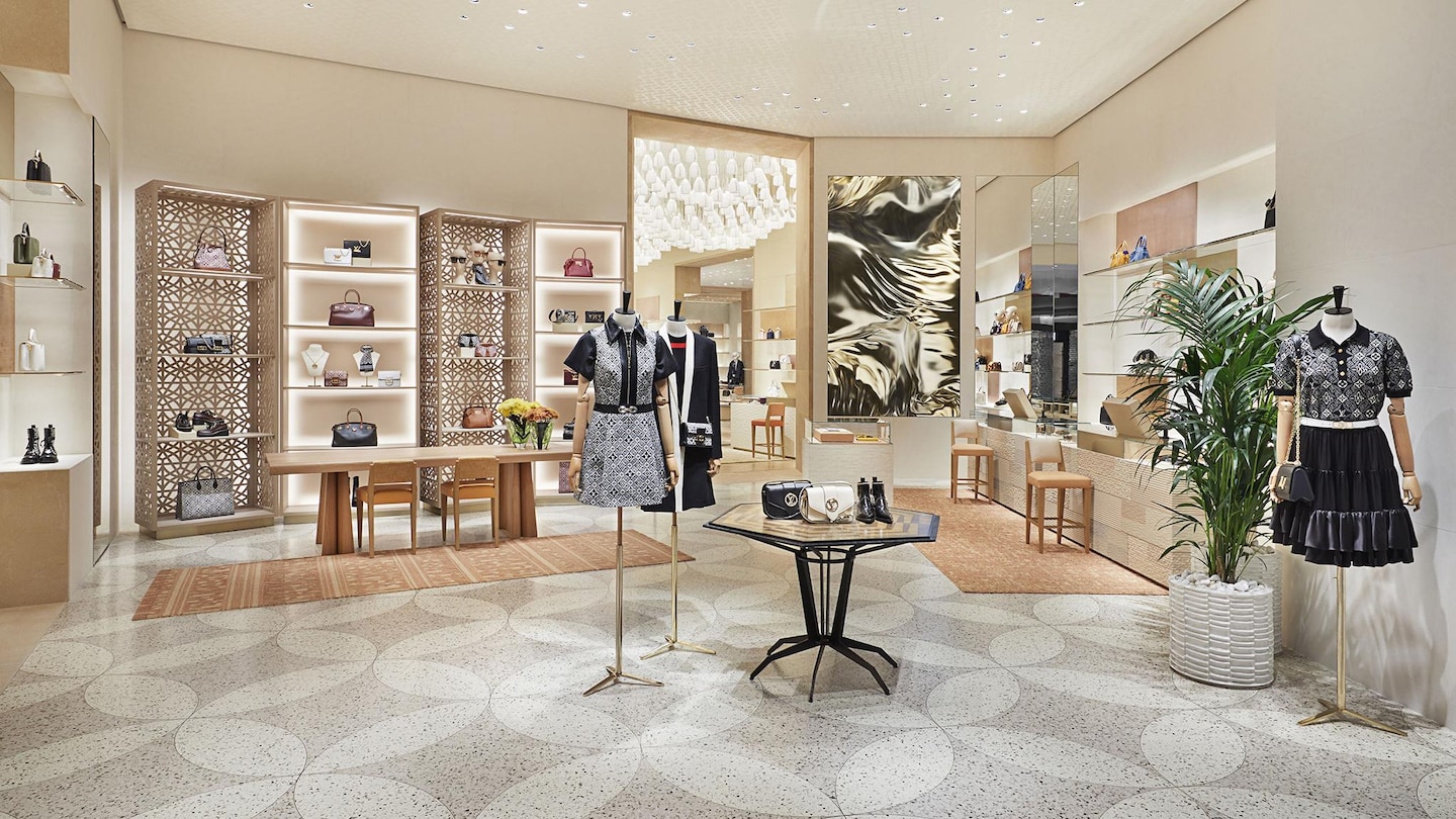 Louis Vuitton Dubai Mall Fashion Avenue Store in Dubai, United Arab ...