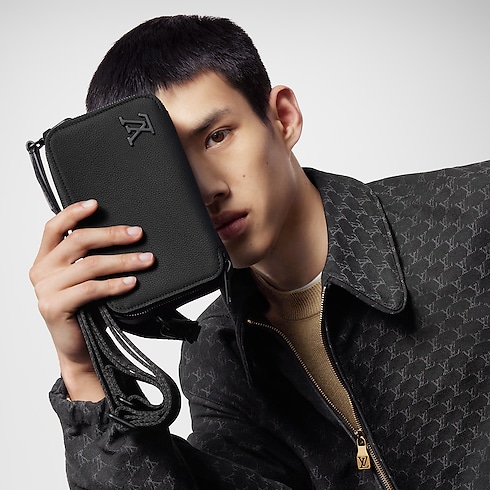 Alpha Wearable Wallet LV Aerogram in New's Holiday Holiday Edit for Him collections by Louis Vuitton (Product zoom)