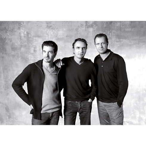 Belt Chair by Atelier Oï in Trunks, Travel and Home's Home and Art of Dining Objets Nomades – The Collection collections by Louis Vuitton (Product zoom)