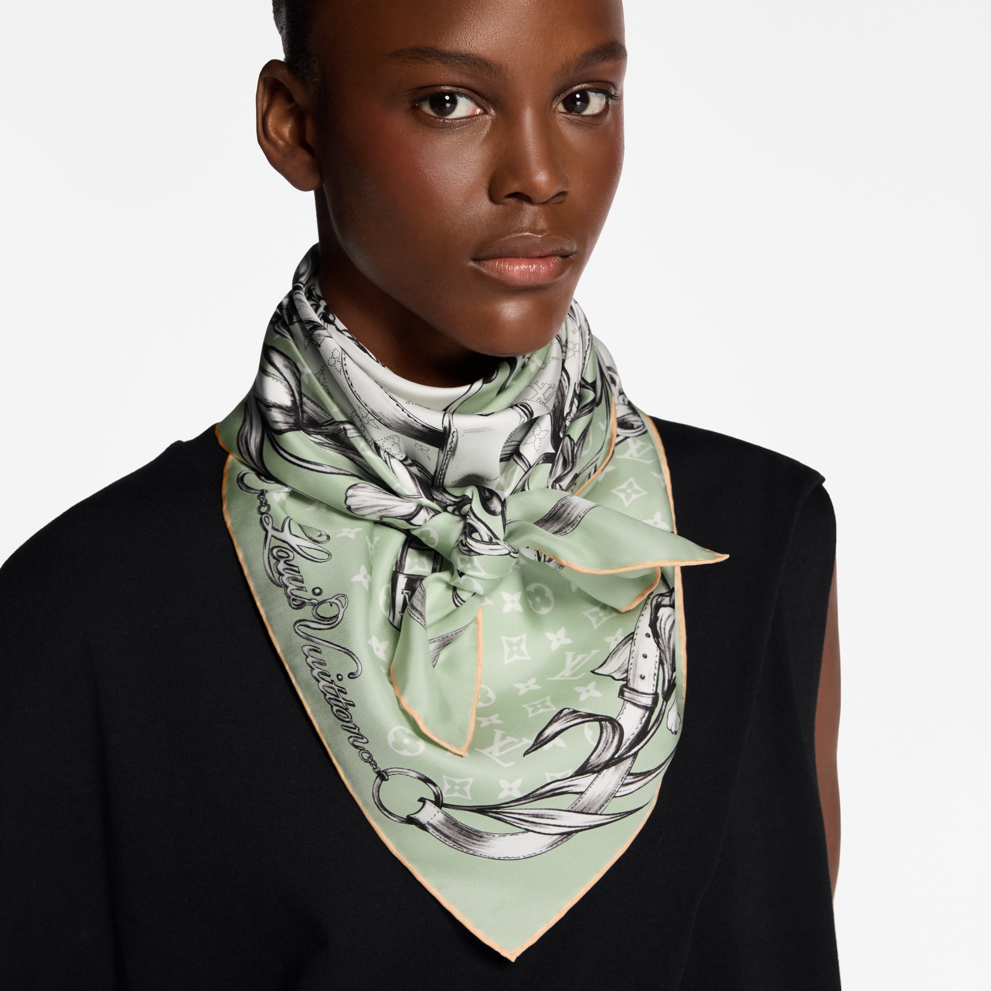 Blooming Monogram Square 90 S00 in Women