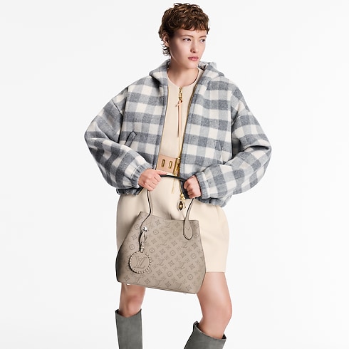 Blossom MM Tote Bag Mahina Leather in Women's Handbags All Collections collections by Louis Vuitton (Product zoom)