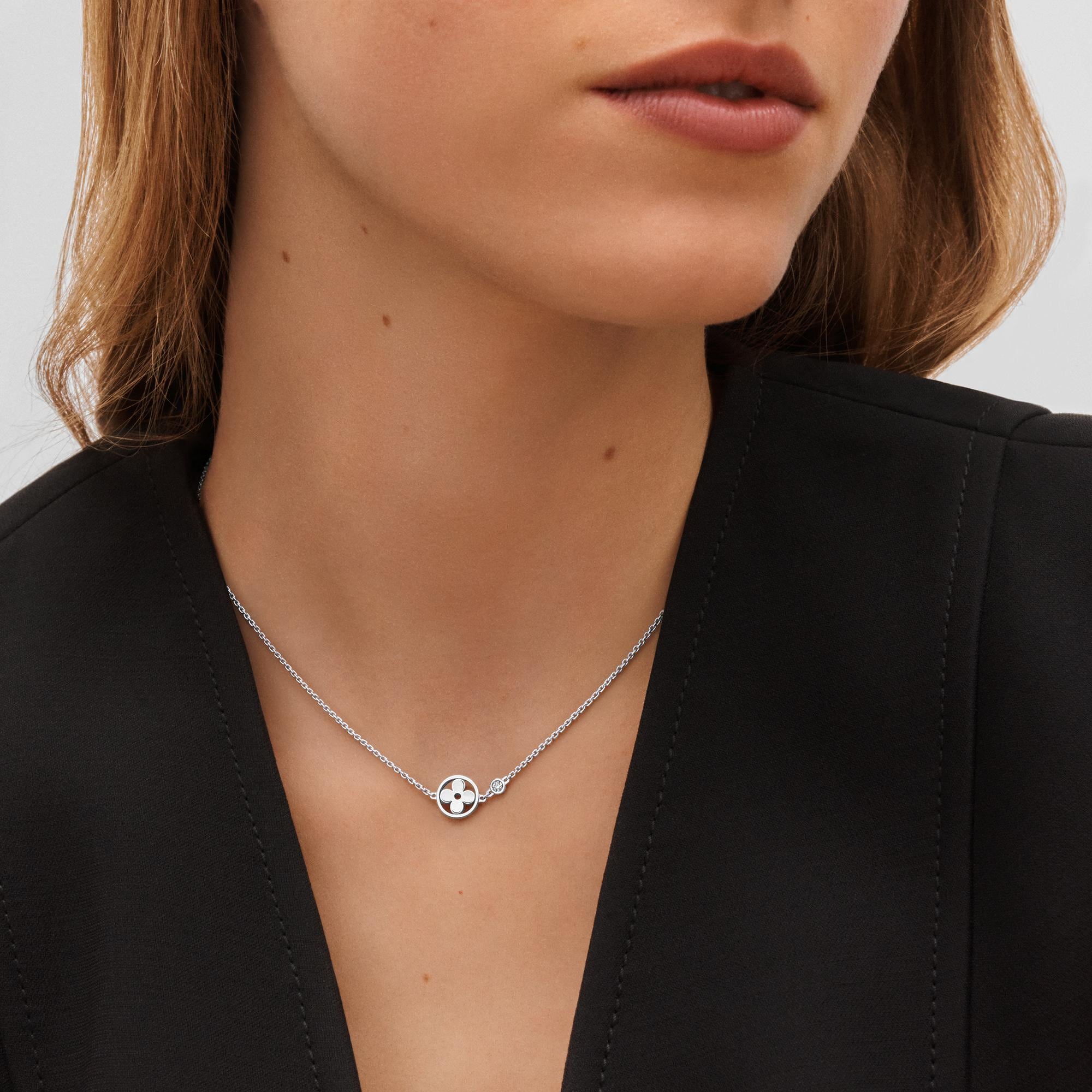 Blossom pendant, white gold and diamond  in Jewellery