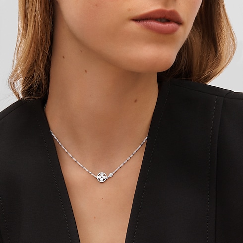 Blossom pendant, white gold and diamond in Jewellery's Categories Necklaces and Pendants collections by Louis Vuitton (Product zoom)