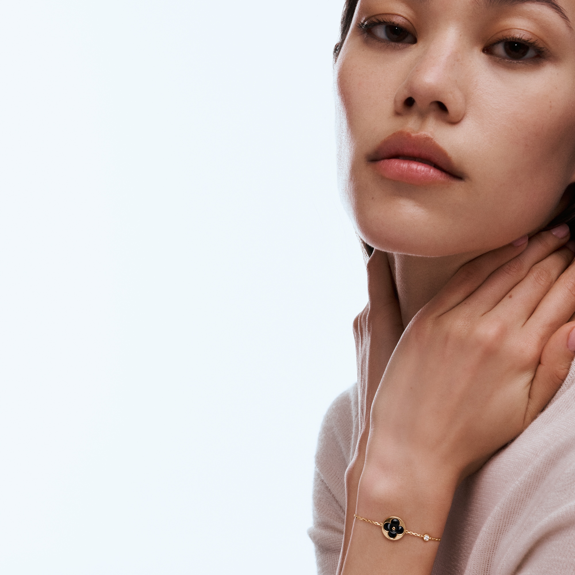 Color Blossom BB Sun Bracelet, Yellow Gold, Onyx and Diamond  in Jewellery