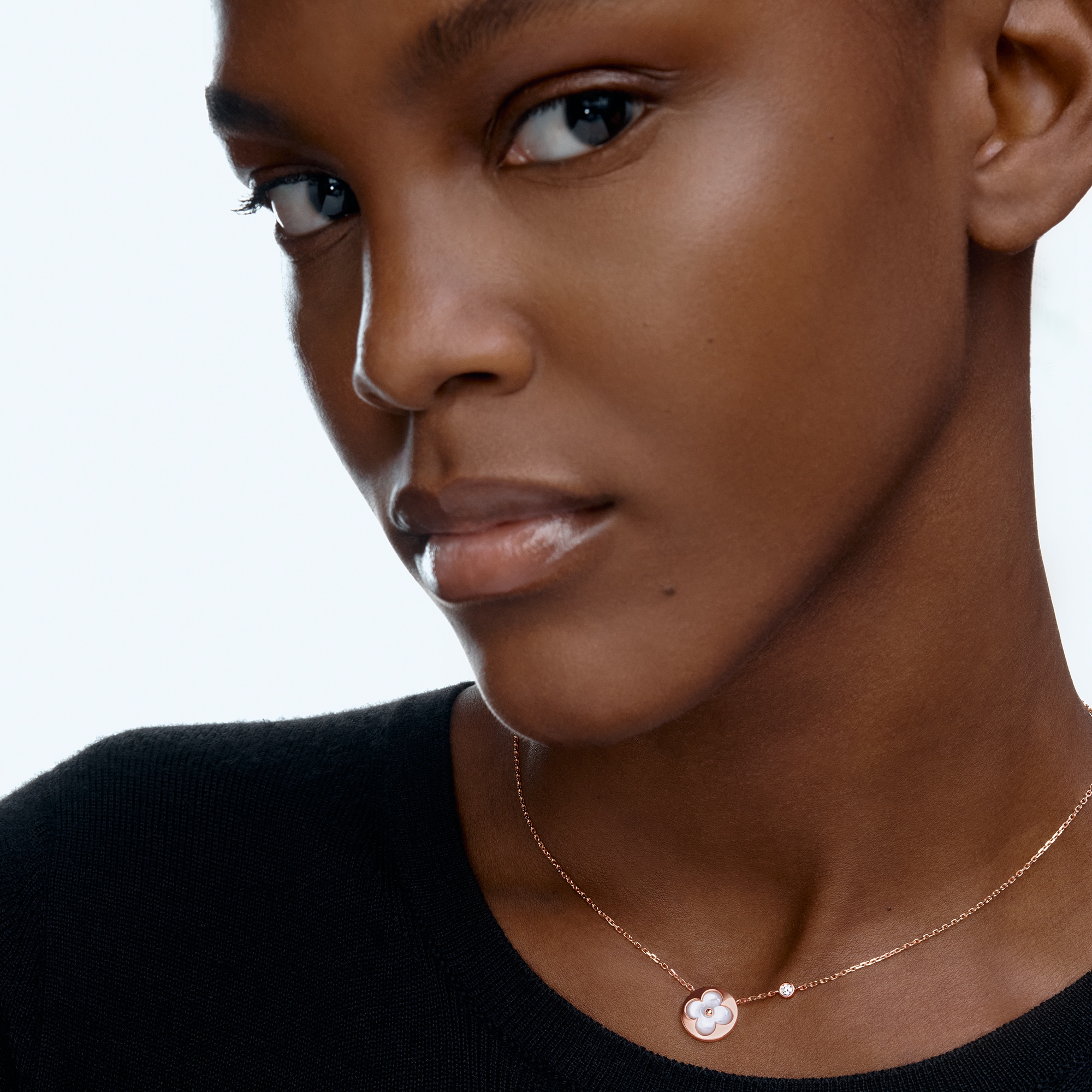 Color Blossom BB Sun Pendant, Pink Gold, White Mother-of-Pearl and Diamond  in Jewellery