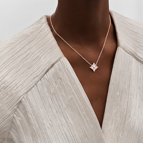 colour Blossom star pendant, pink gold and white mother-of-pearl in Jewellery's Categories All Fine Jewellery collections by Louis Vuitton (Product zoom)