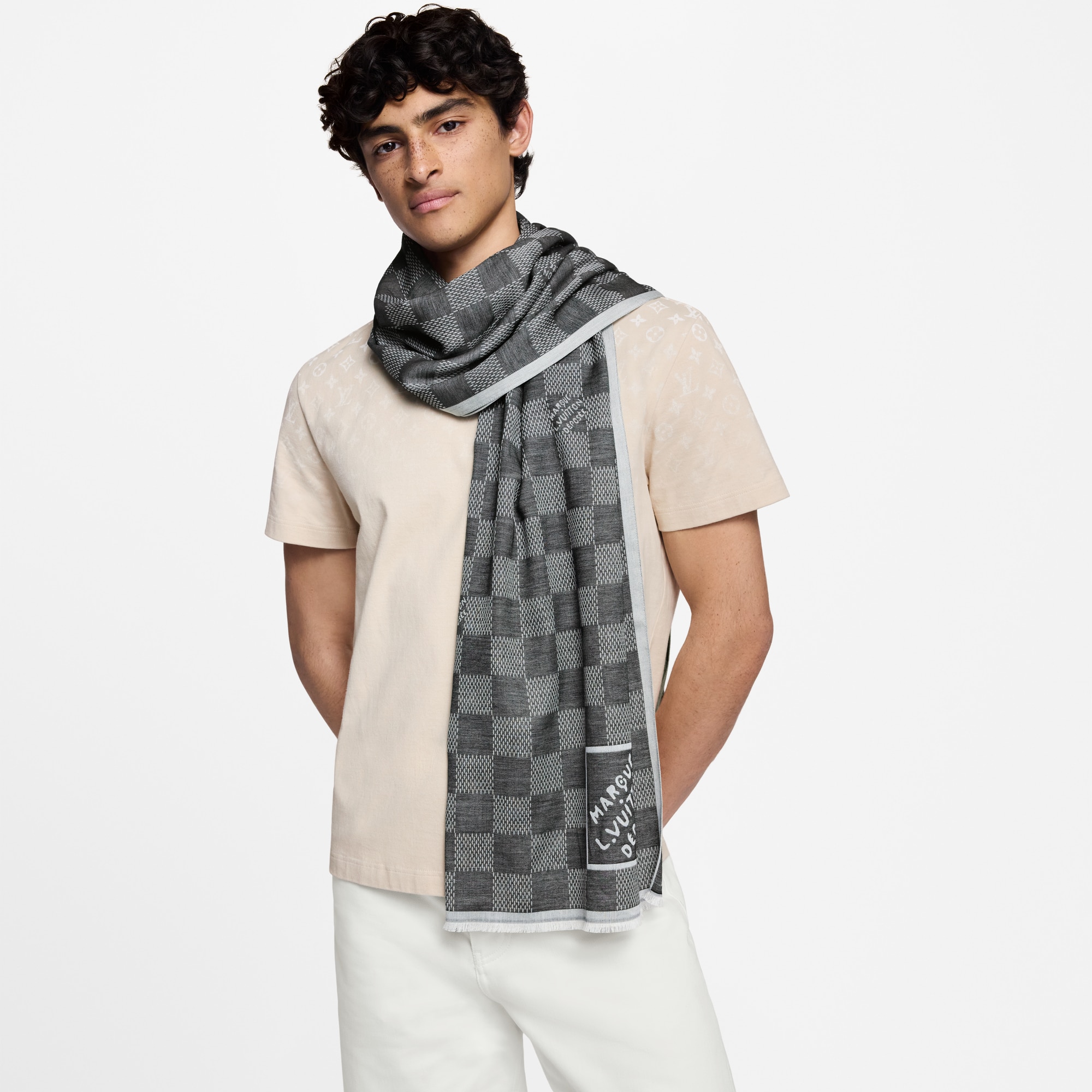 Damier Heritage Stole S00 in Men