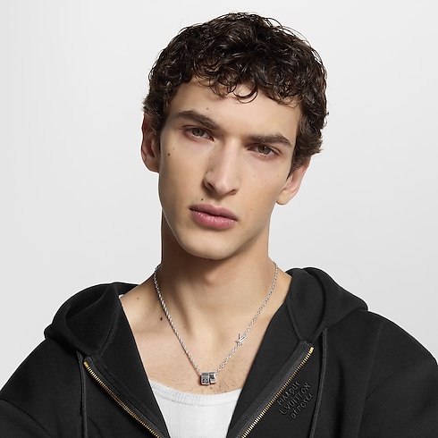 Damier Rings Pendant S00 in Men's Fashion Jewelry Necklaces and Pendants collections by Louis Vuitton (Product zoom)