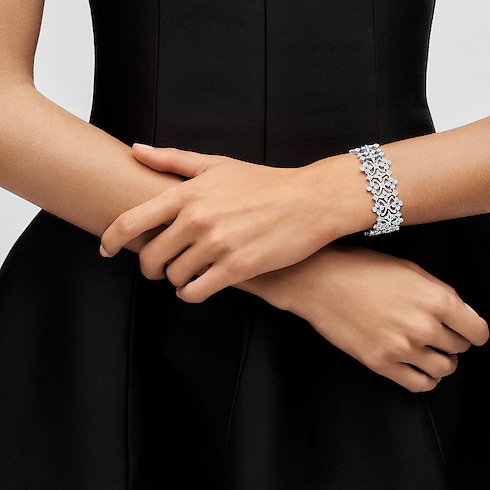 Dentelle Masterpiece Bracelet, White Gold And Diamonds in Jewellery's Categories All Fine Jewellery collections by Louis Vuitton (Product zoom)