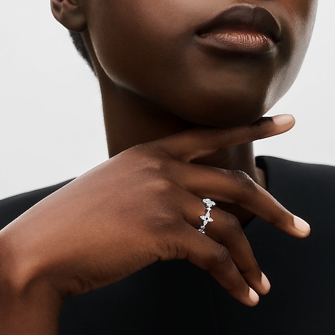 Dentelle Ring, White Gold And Diamonds in Jewellery's Categories Rings collections by Louis Vuitton (Product zoom)