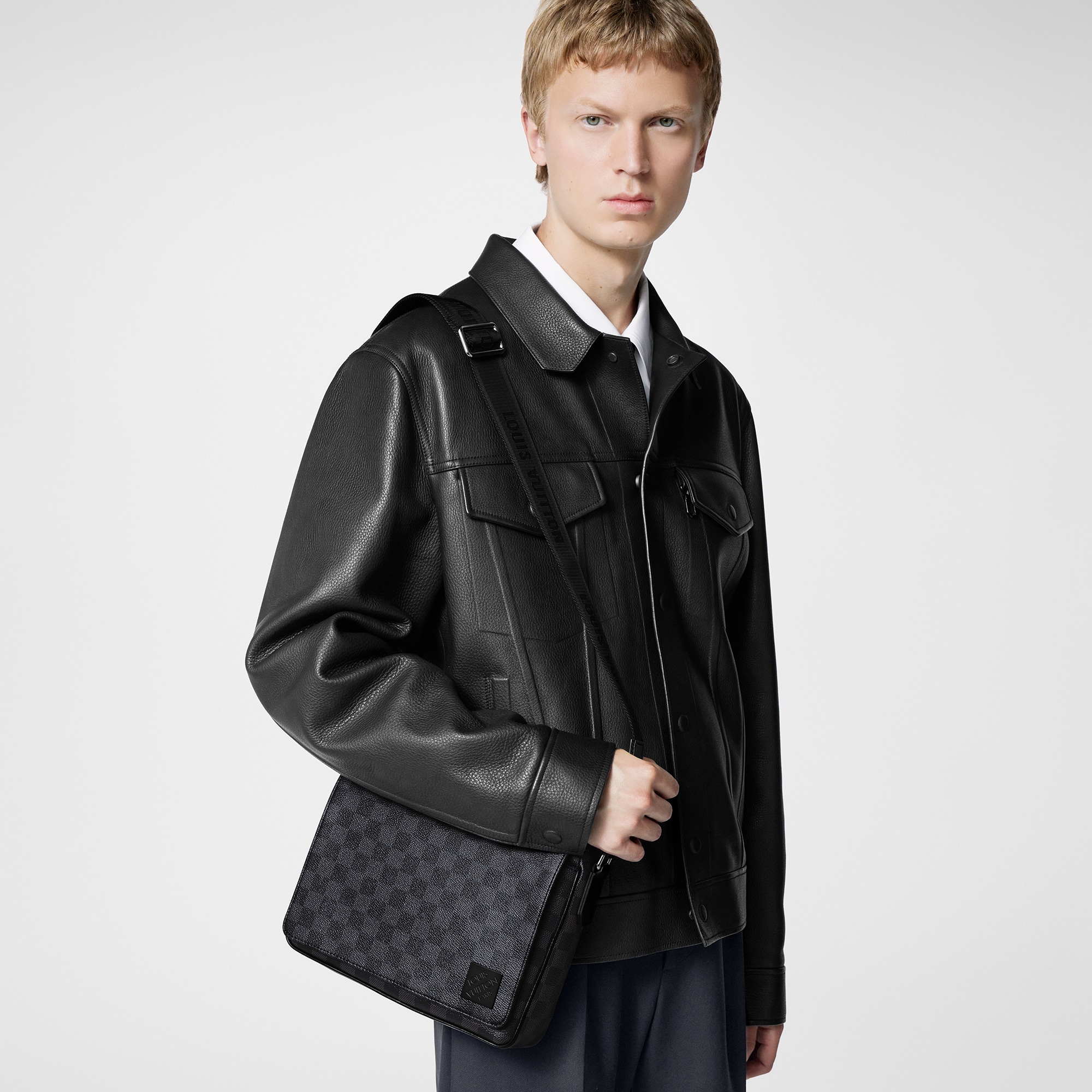 District PM Messenger Bag Damier Graphite Canvas in Men