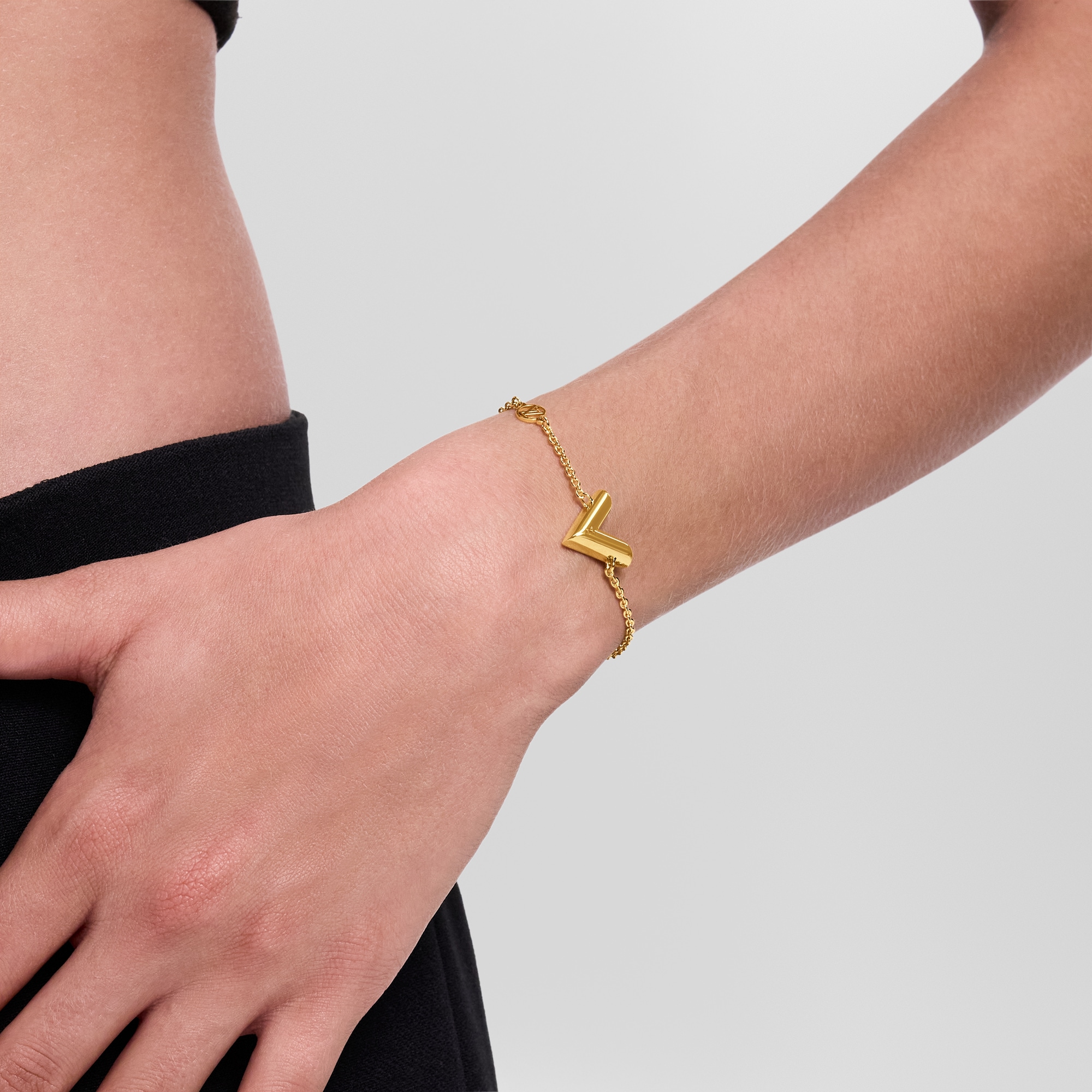 Essential V Bracelet S00 in Women