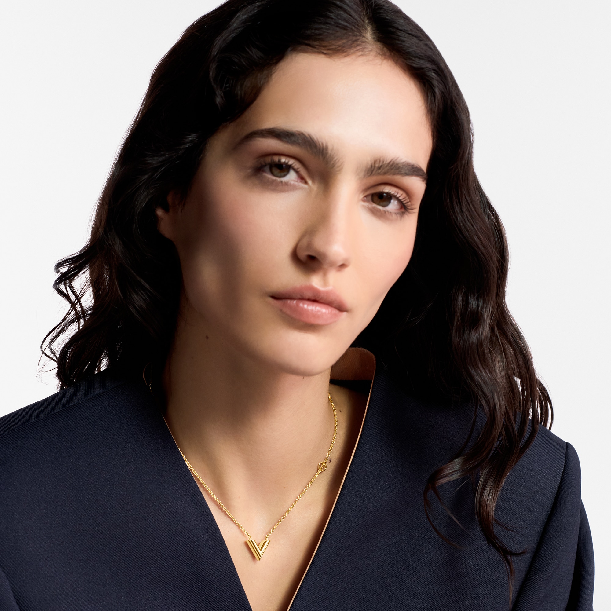 Essential V Necklace S00 in Women