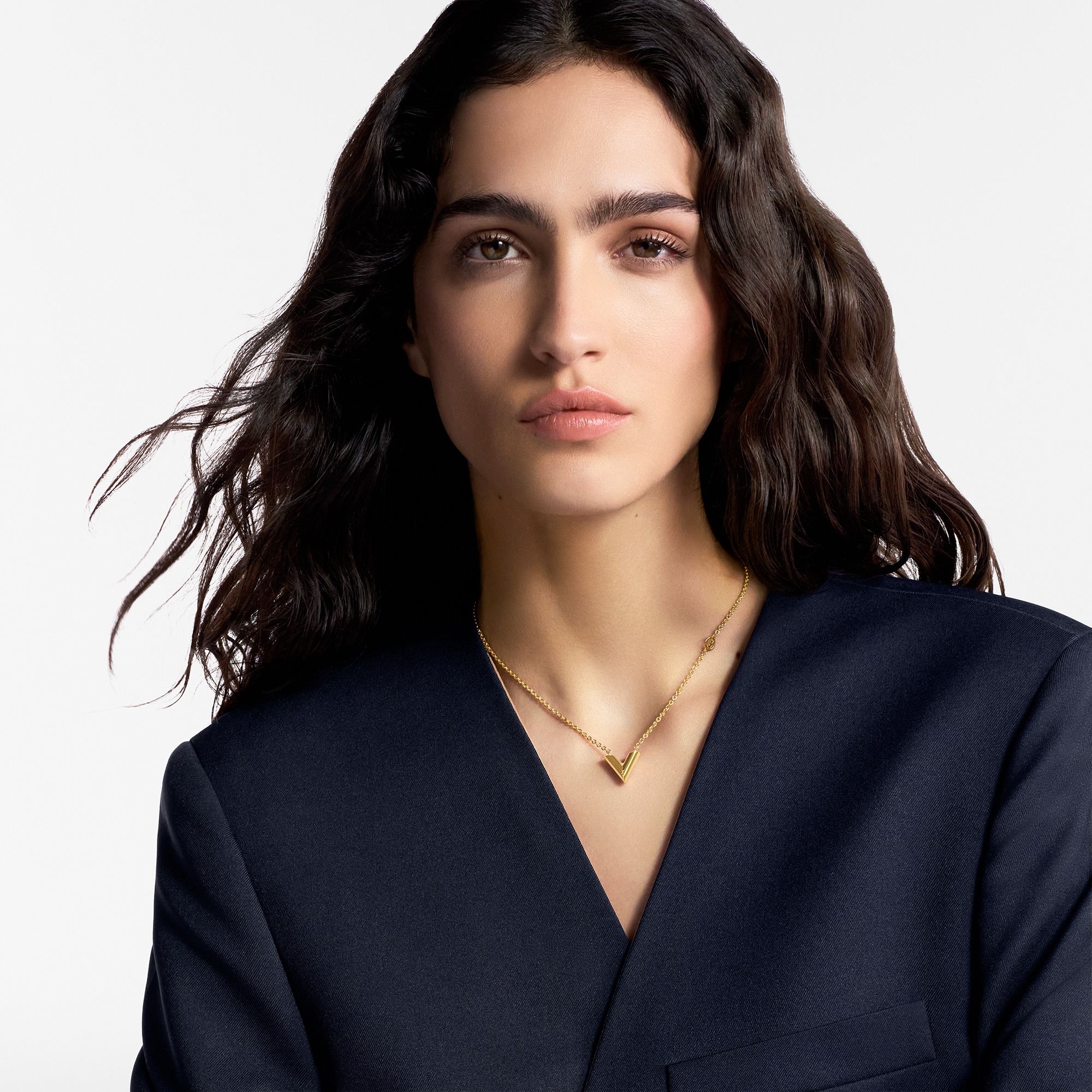 Essential V Necklace S00 in Women