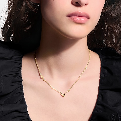 Essential V Strass PM Necklace S00 in Women's Fashion Jewellery Necklaces collections by Louis Vuitton (Product zoom)