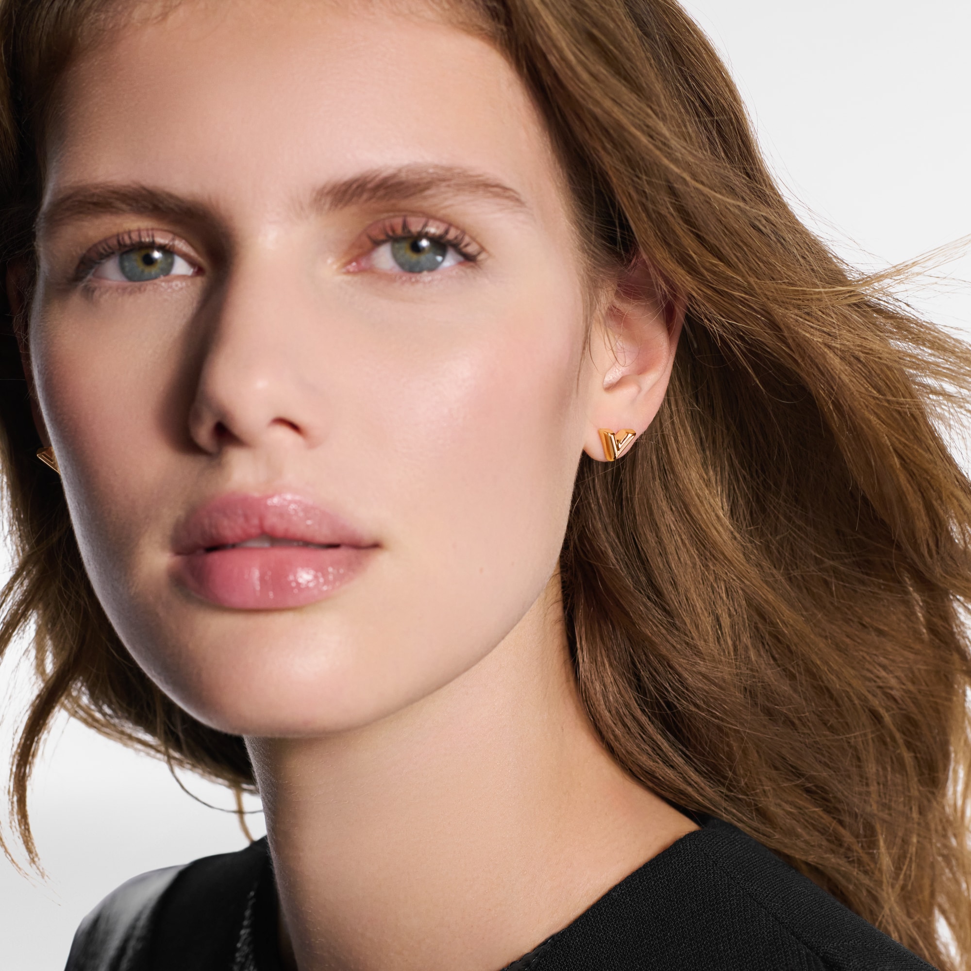 Louis Vuitton V Earrings Gold Essential V Stud Earrings S00