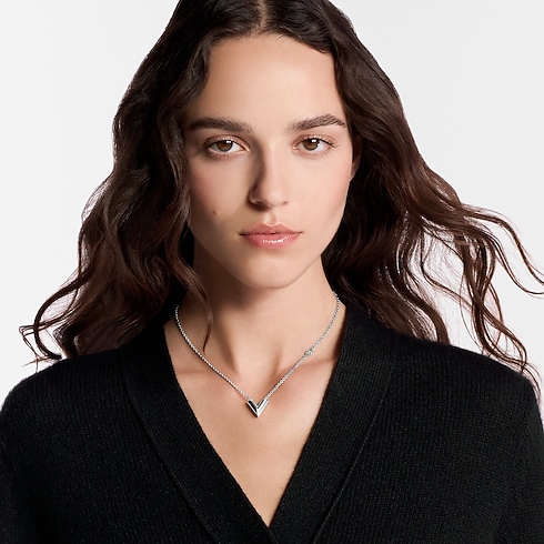 Essential V Supple Necklace S00 in Women's Fashion Jewellery All Fashion Jewellery collections by Louis Vuitton (Product zoom)