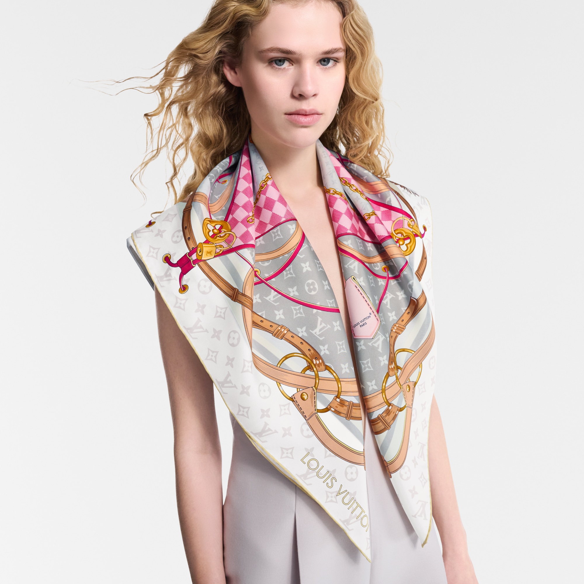 Flower And Straps Square 90 S00 in Women