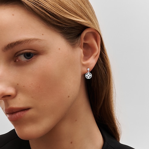 Idylle Blossom ear stud, white gold and diamond - PER UNIT in Jewellery's Categories Earrings collections by Louis Vuitton (Product zoom)