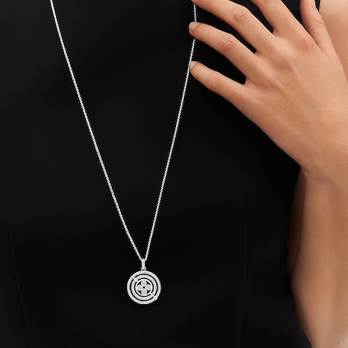 Idylle Blossom Medallion, White Gold and Diamonds in Jewellery's Categories All Fine Jewellery collections by Louis Vuitton (Product zoom)