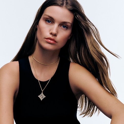 Idylle Blossom Medallion, Yellow Gold and Diamonds in Jewellery's Categories All Fine Jewellery collections by Louis Vuitton (Product zoom)