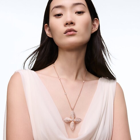 Idylle Blossom Pendant, Rose Gold and Diamonds in Les Extraordinaires's Jewellery Necklaces and Pendants collections by Louis Vuitton (Product zoom)