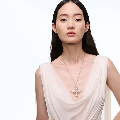 Idylle Blossom Pendant, Rose Gold and Diamonds in Les Extraordinaires's Jewellery Necklaces and Pendants collections by Louis Vuitton (Product zoom)