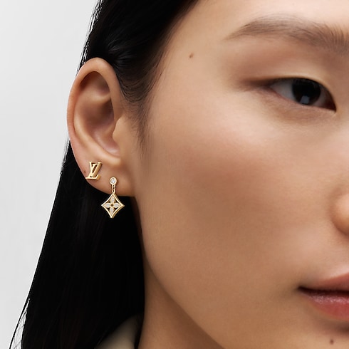 Idylle Blossom Reversible Stud, Pink And Yellow Gold And Diamond - Per Unit in Jewellery's Categories Earrings collections by Louis Vuitton (Product zoom)
