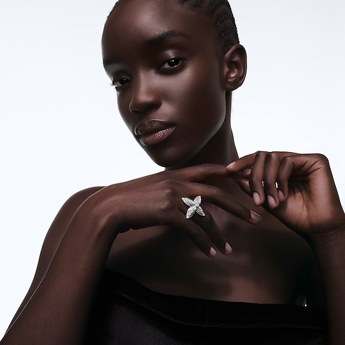 Idylle Blossom Ring, White Gold & Diamonds in Les Extraordinaires's Jewellery Rings collections by Louis Vuitton (Product zoom)