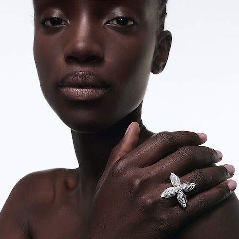 Idylle Blossom Ring, White Gold and Diamonds in Les Extraordinaires's Jewellery Rings collections by Louis Vuitton (Product zoom)