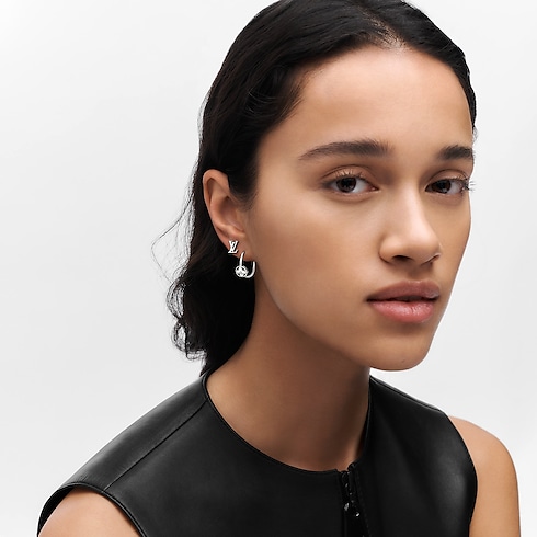 Idylle Blossom Small Hoop, White Gold And Diamond - Per Unit in Jewellery's Categories Earrings collections by Louis Vuitton (Product zoom)