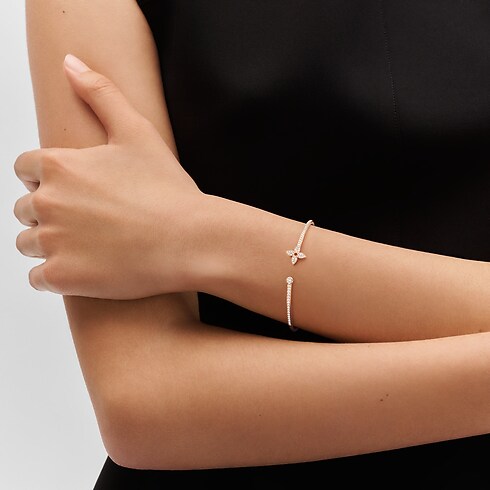 Idylle Blossom Twist Bracelet in Jewellery's Categories All Fine Jewellery collections by Louis Vuitton (Product zoom)