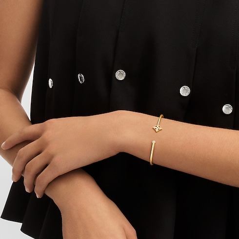 Idylle Blossom Twist Bracelet, Yellow Gold in Jewellery's Categories All Fine Jewellery collections by Louis Vuitton (Product zoom)