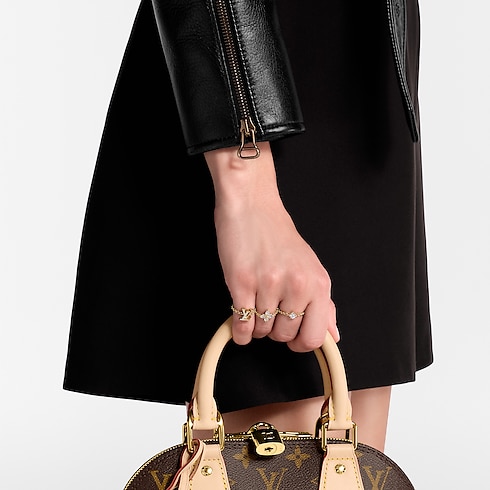 Lady LV Ring Set S00 in Women's Fashion Jewellery Rings collections by Louis Vuitton (Product zoom)