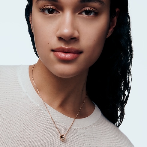 Le Damier de Louis Vuitton Pendant, Rose Gold and Diamonds in Jewellery's Categories Necklaces and Pendants collections by Louis Vuitton (Product zoom)