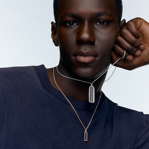 Les Gastons Vuitton Small Tag Pendant, Yellow Gold and Blue Titanium in Les Extraordinaires's Jewellery Necklaces and Pendants collections by Louis Vuitton (Product zoom)