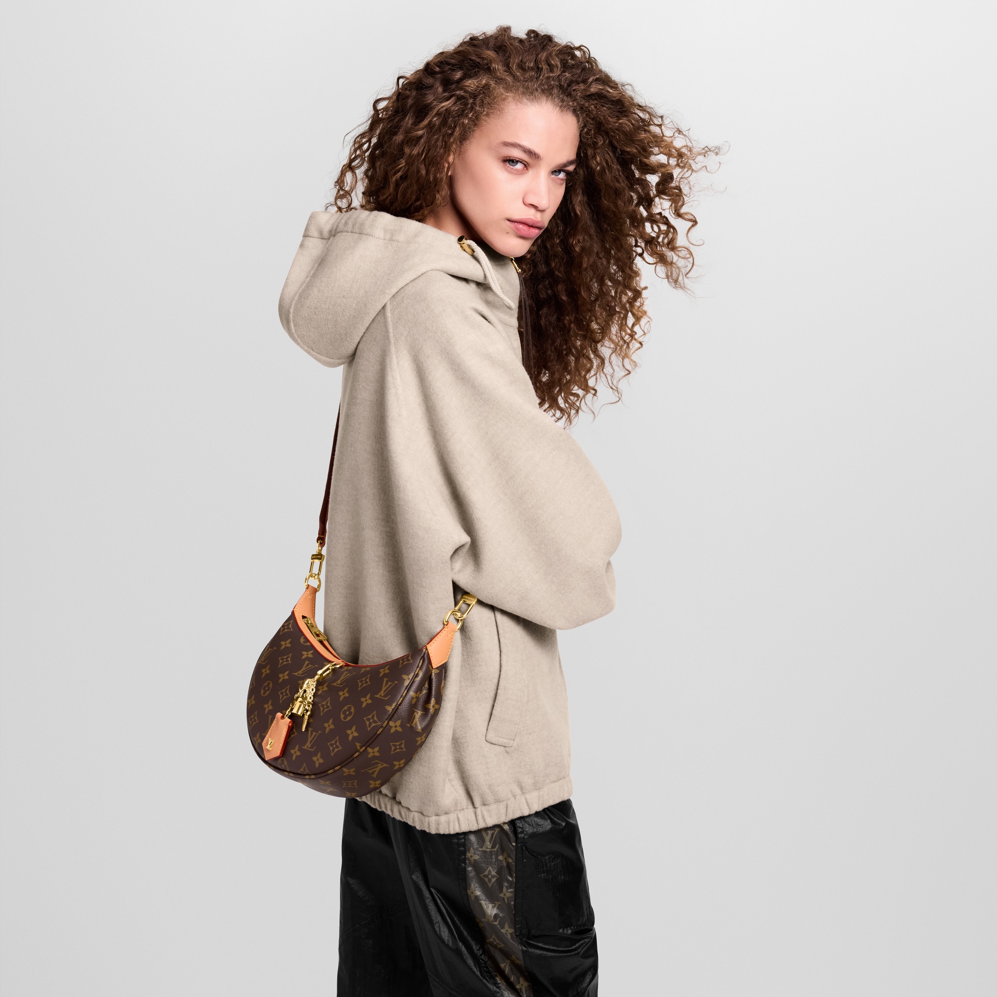 Looping Monogram Canvas in Women
