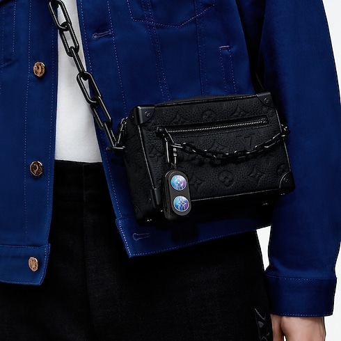 Louis Vuitton Horizon Light Up Earphones - Blue-to-Violet Gradient in Trunks, Travel and Home's High-Tech Objects and Accessories Audio, Connected Watches and Accessories collections by Louis Vuitton (Product zoom)