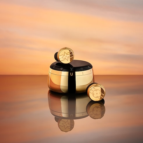 Louis Vuitton Horizon Light Up Earphones - Golden in Trunks, Travel and Home's High-Tech Objects and Accessories Audio, Connected Watches and Accessories collections by Louis Vuitton (Product zoom)