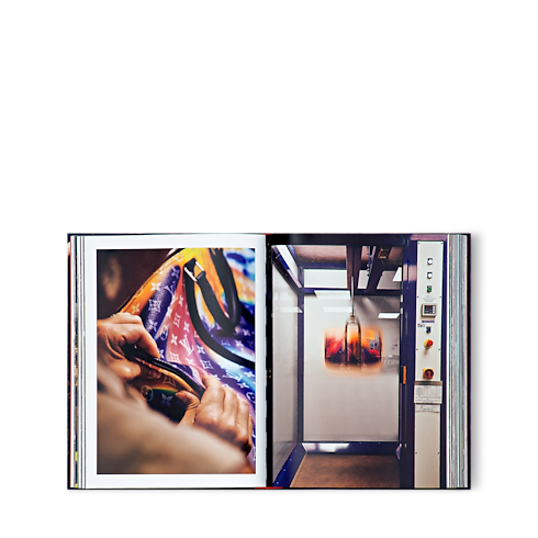 Louis Vuitton Manufactures in Trunks, Travel and Home's Library Hard Cover Books collections by Louis Vuitton (Product zoom)