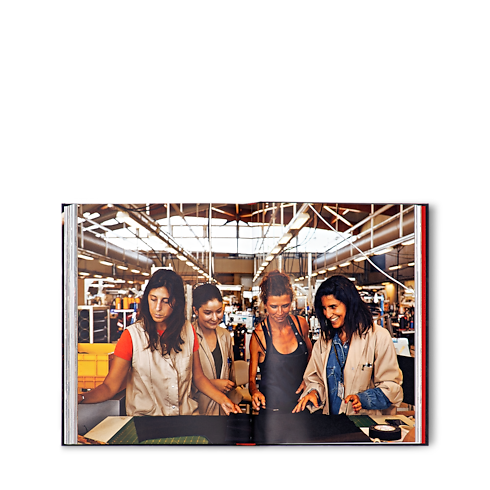 Louis Vuitton Manufactures in Trunks, Travel and Home's Library Hard Cover Books collections by Louis Vuitton (Product zoom)