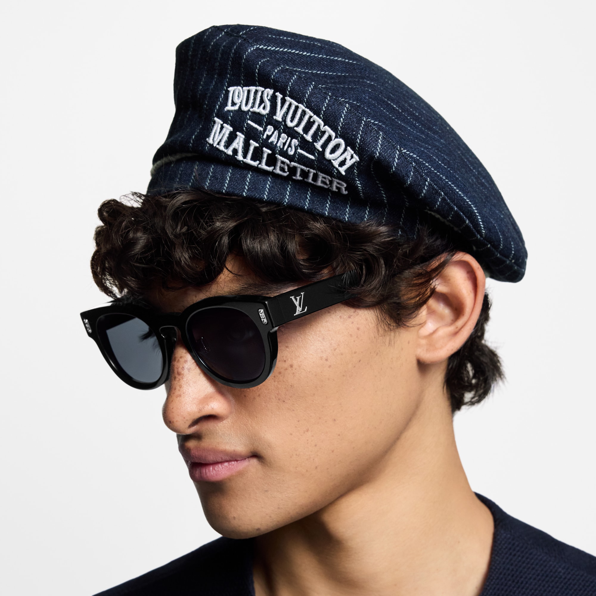 LV Confidence Round Sunglasses S00 in Men