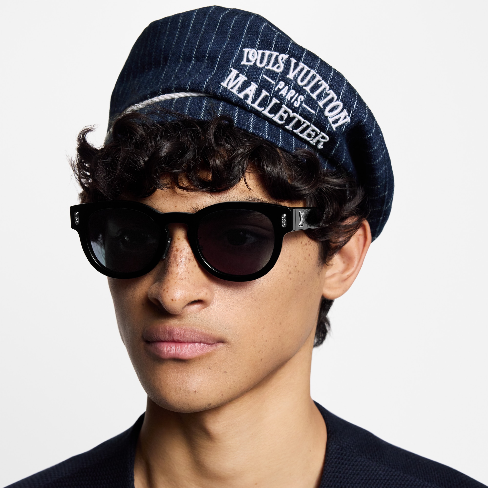 LV Confidence Round Sunglasses S00 in Men
