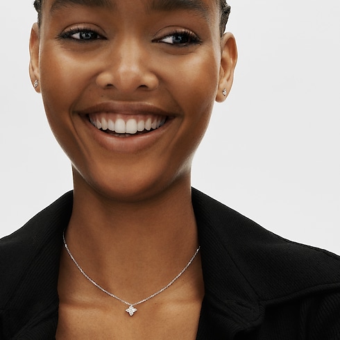 LV Diamonds Pendant, LV Monogram Star cut in Jewellery's Collections LV Diamonds collections by Louis Vuitton (Product zoom)