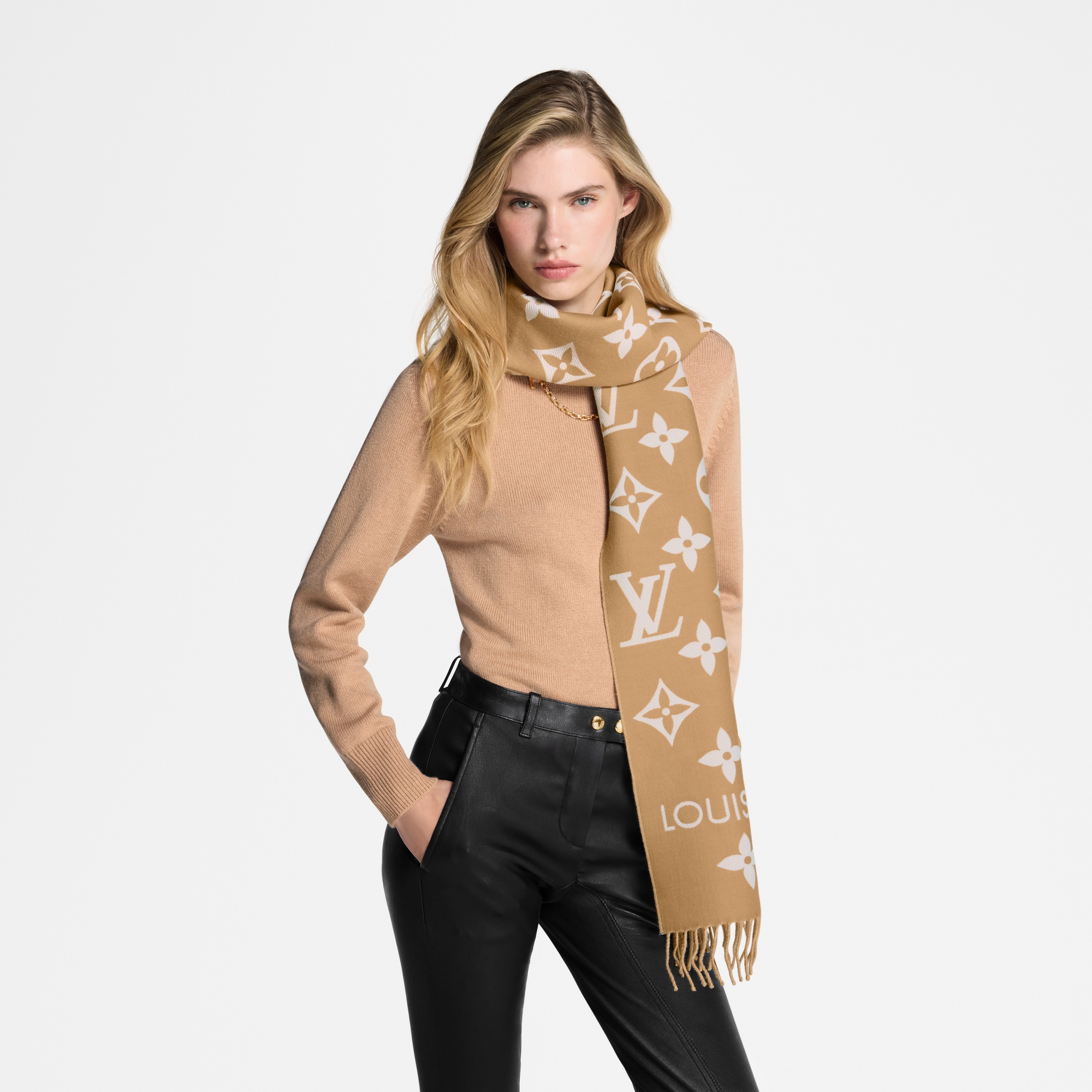 LV Essential Scarf S00 in Women