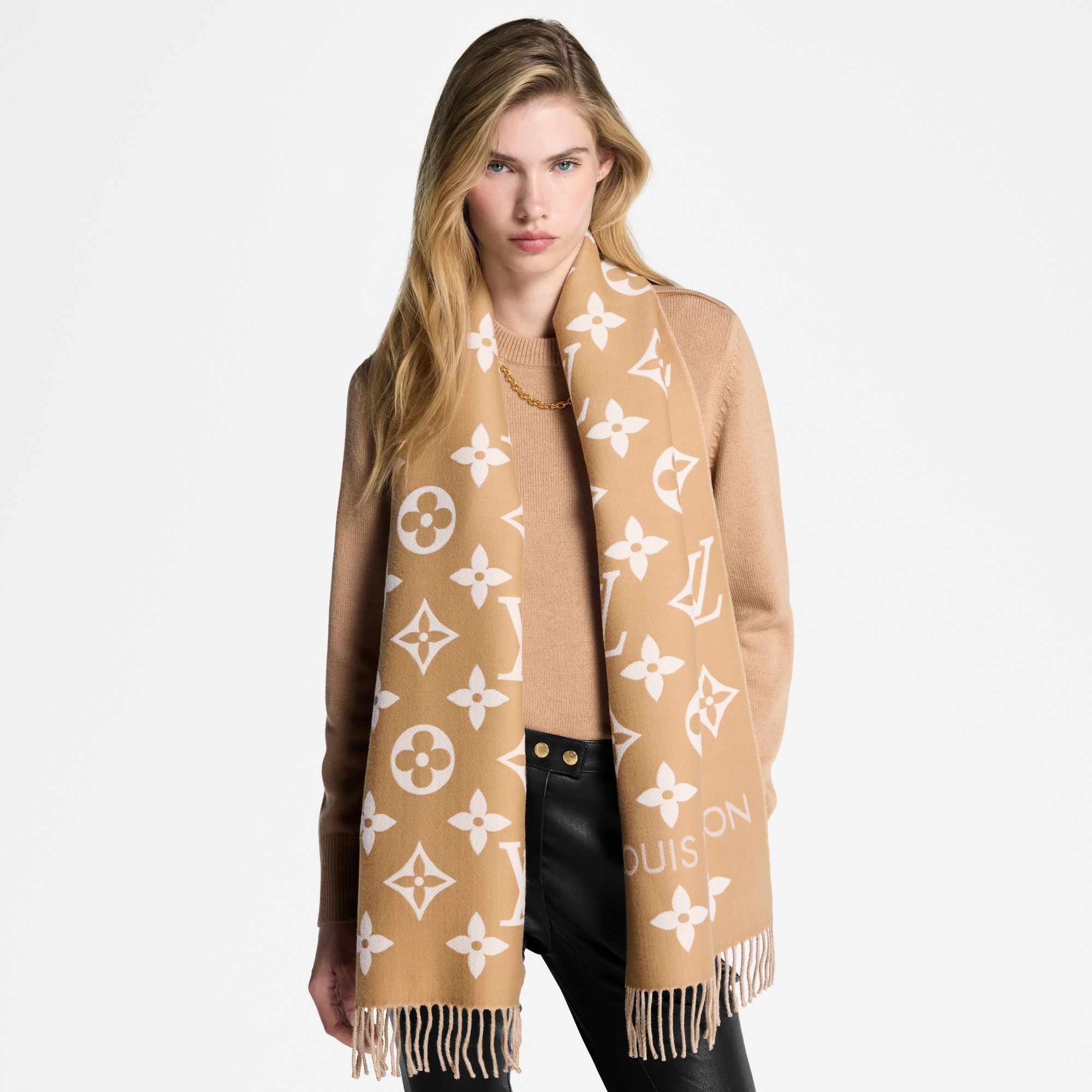 LV Essential Scarf S00 in Women